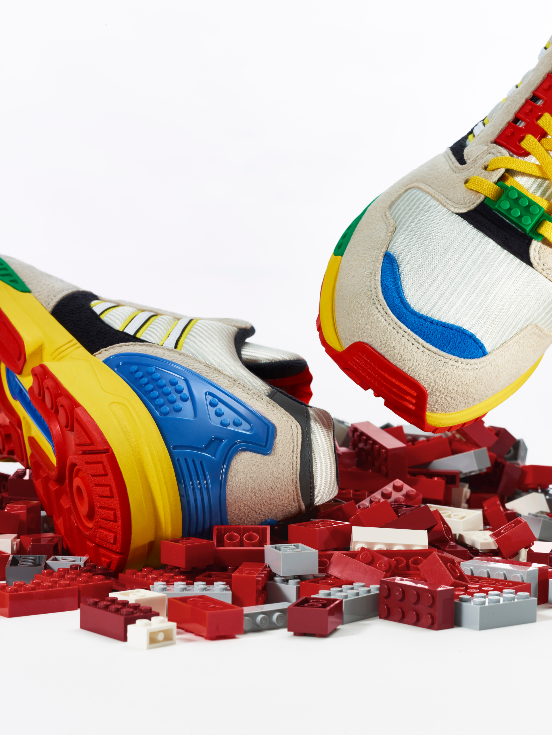 Adidas lanzó sus nuevas zapatillas con LEGO