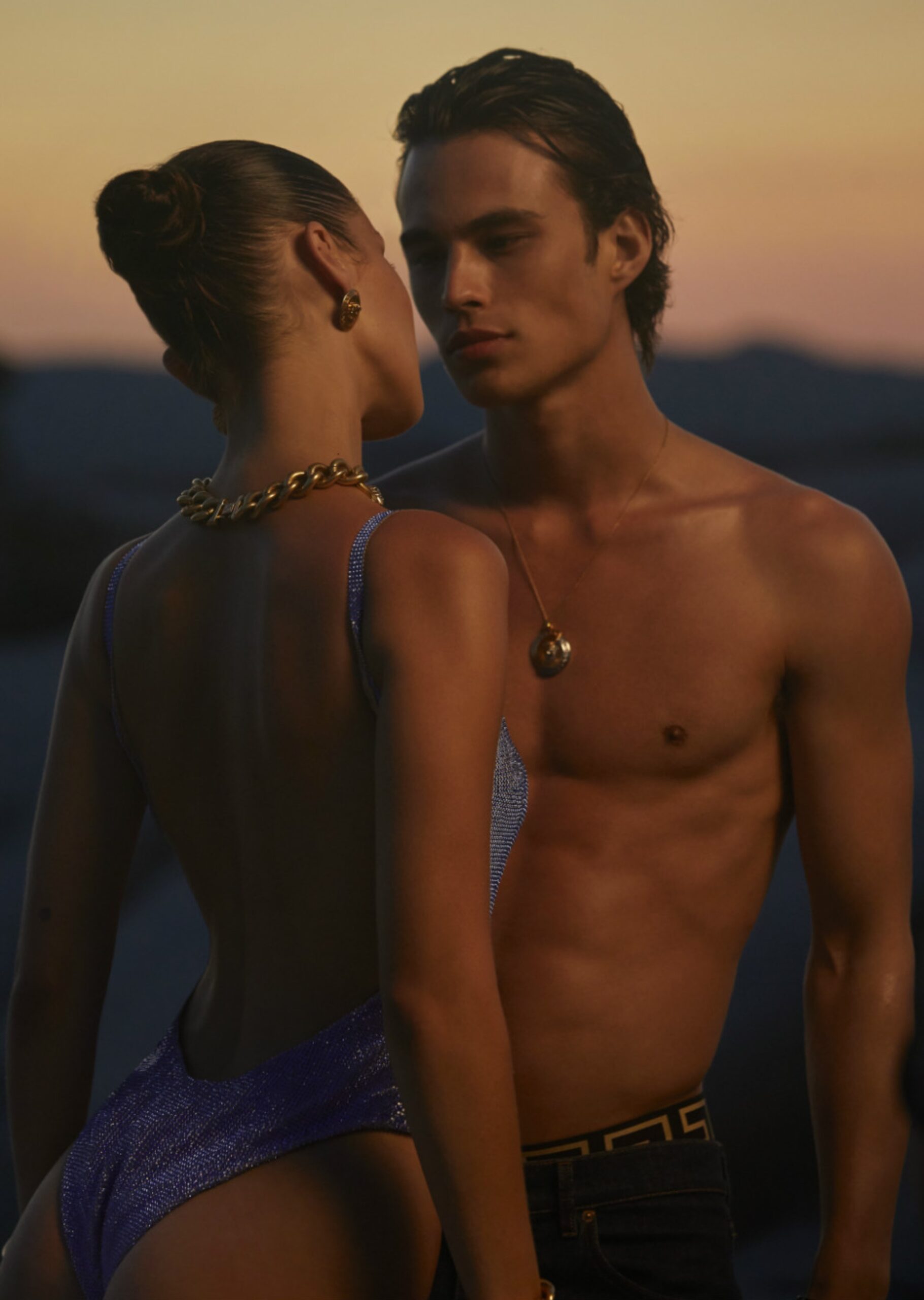 Louis Baines el modelo elegido por Versace para la campaña de Dylan Blue