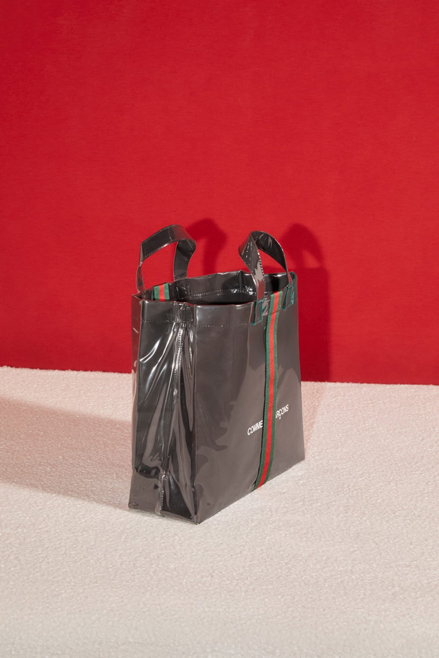 Gucci lanzó un tote bag en colaboración de Comme des Garçons
