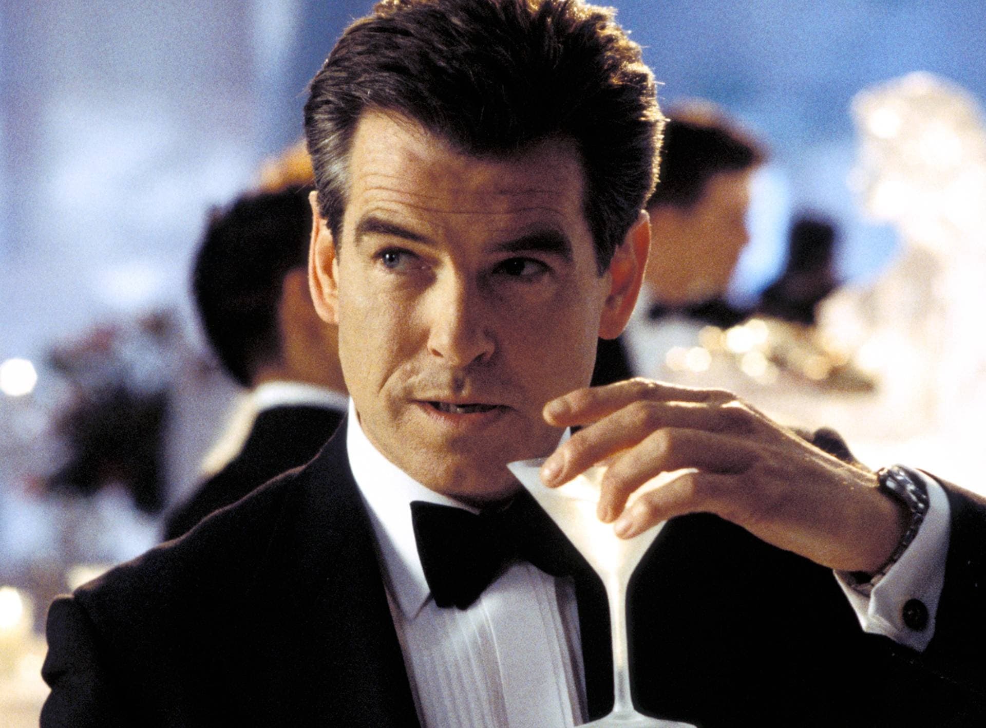 Cinco prendas y accesorios para crear el estilo de James Bond