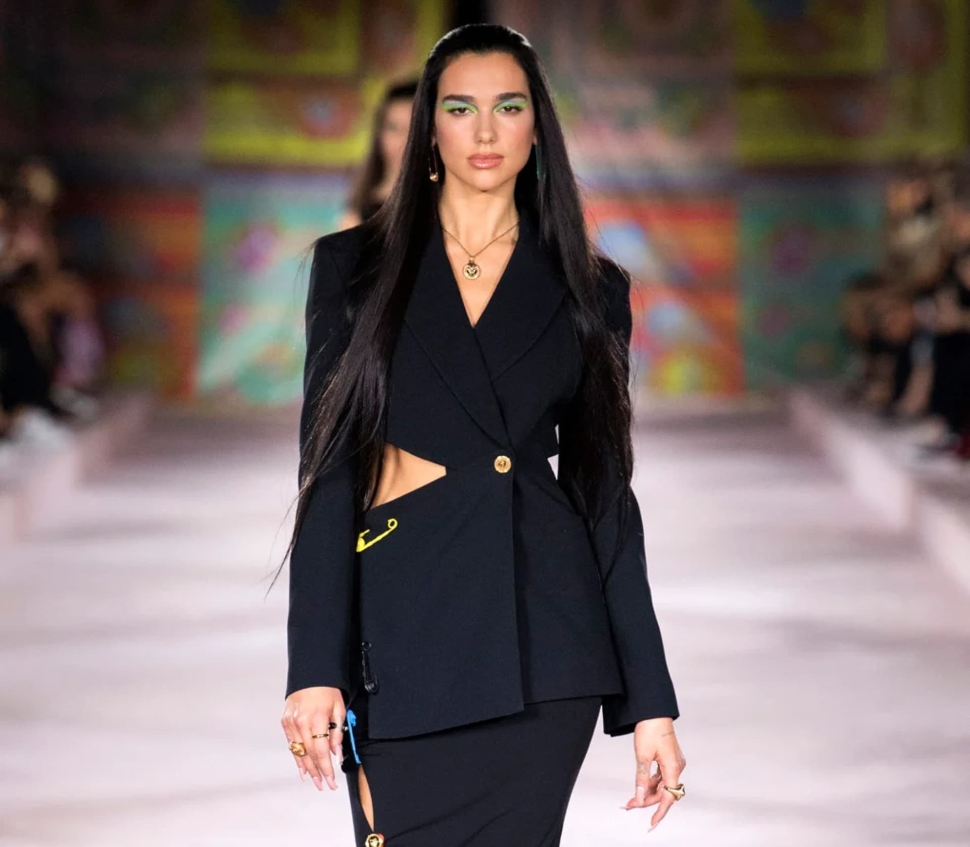 Versace presentó su colección verano 2022