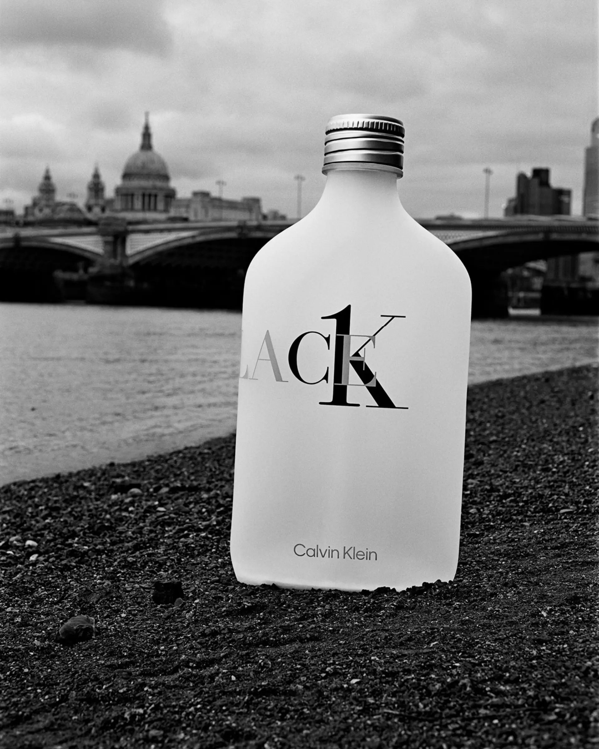 Calvin Klein lanzó una nueva versión del perfume CK One