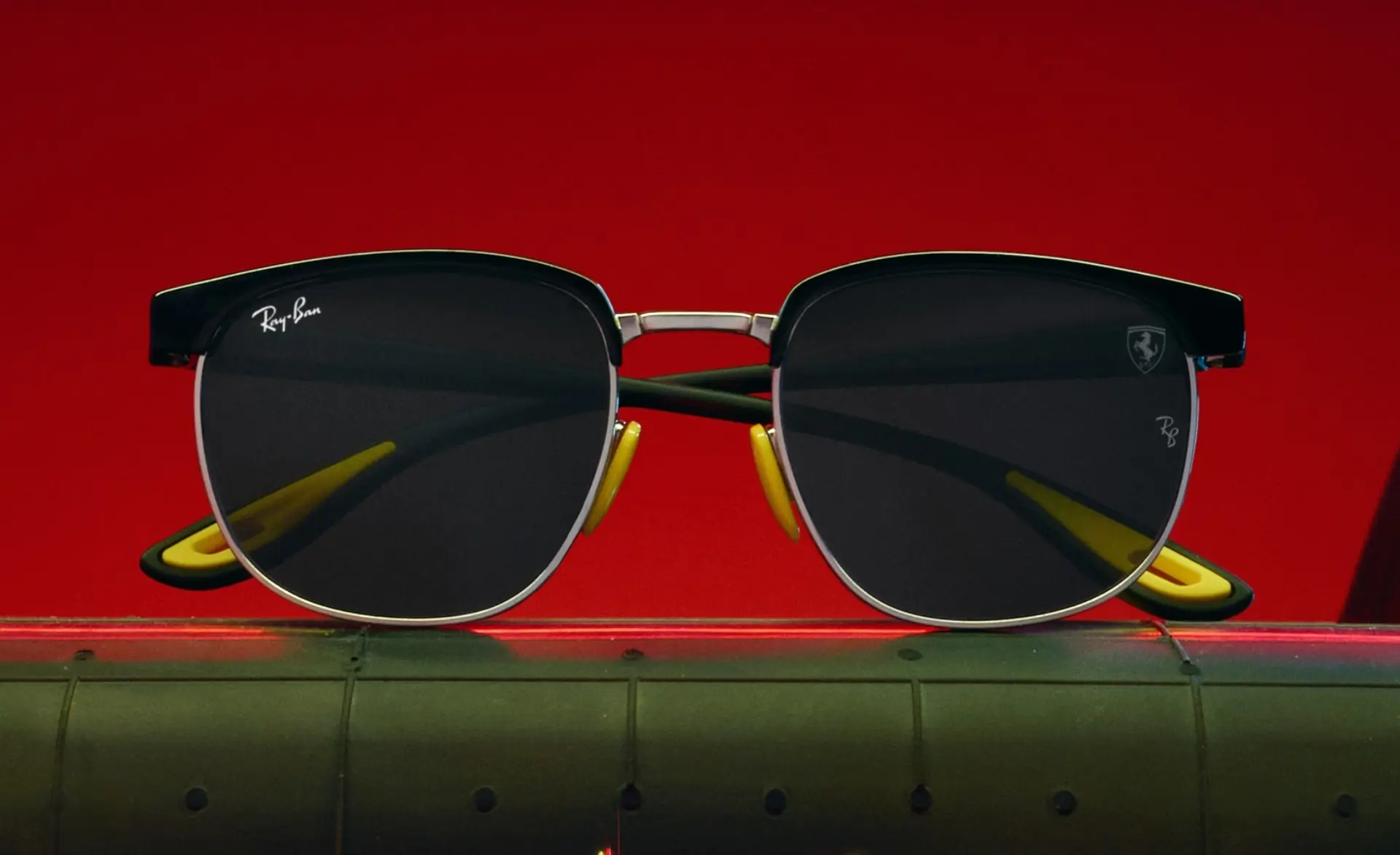 perrito papel referir Ray Ban x Scuderia Ferrari: ¿cómo es la colección de lentes de sol? — Muy  Cosmopolitas