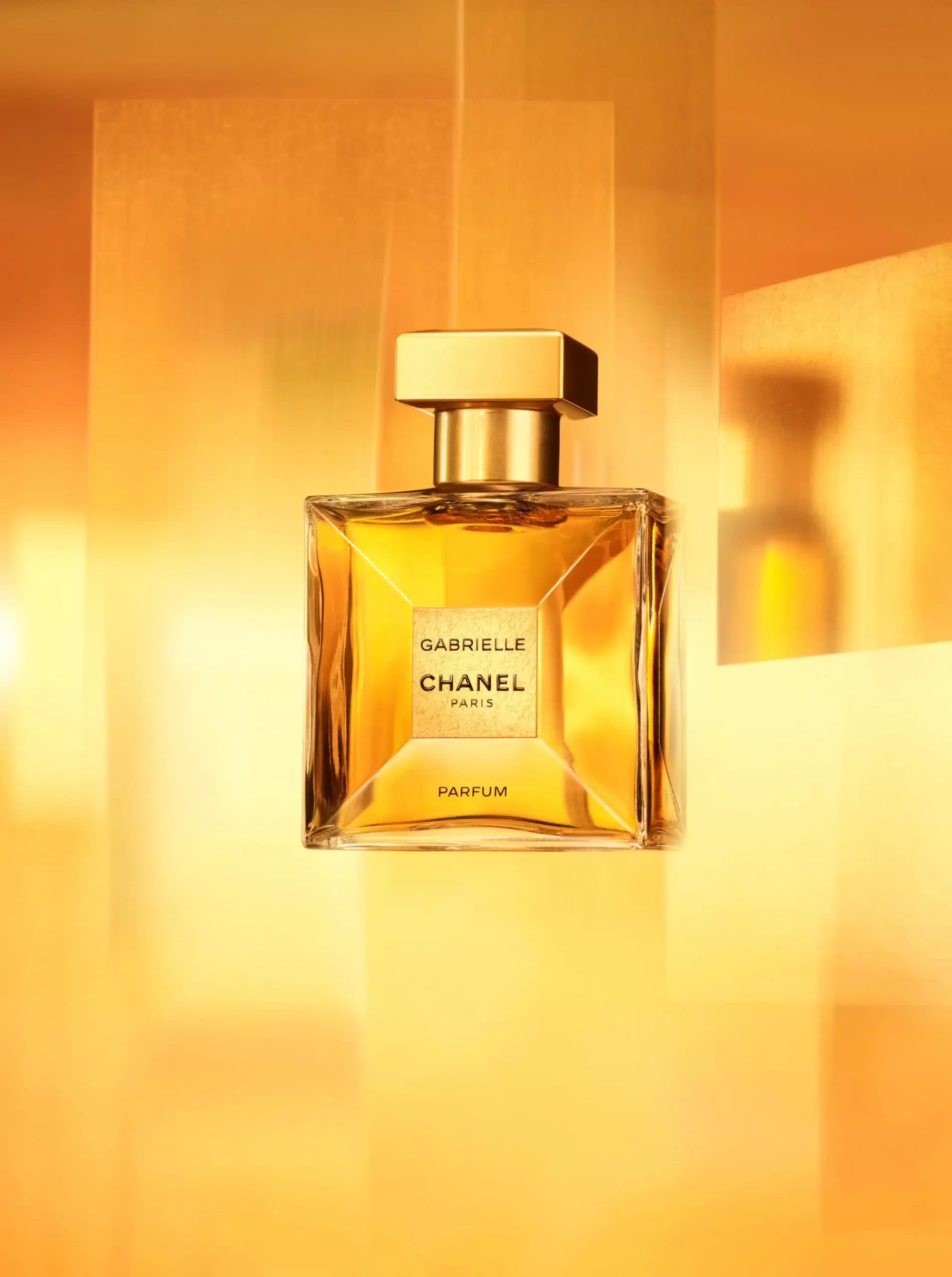 Chanel presenta un monumental frasco del mítico perfume Chanel Nº5  People  en Español