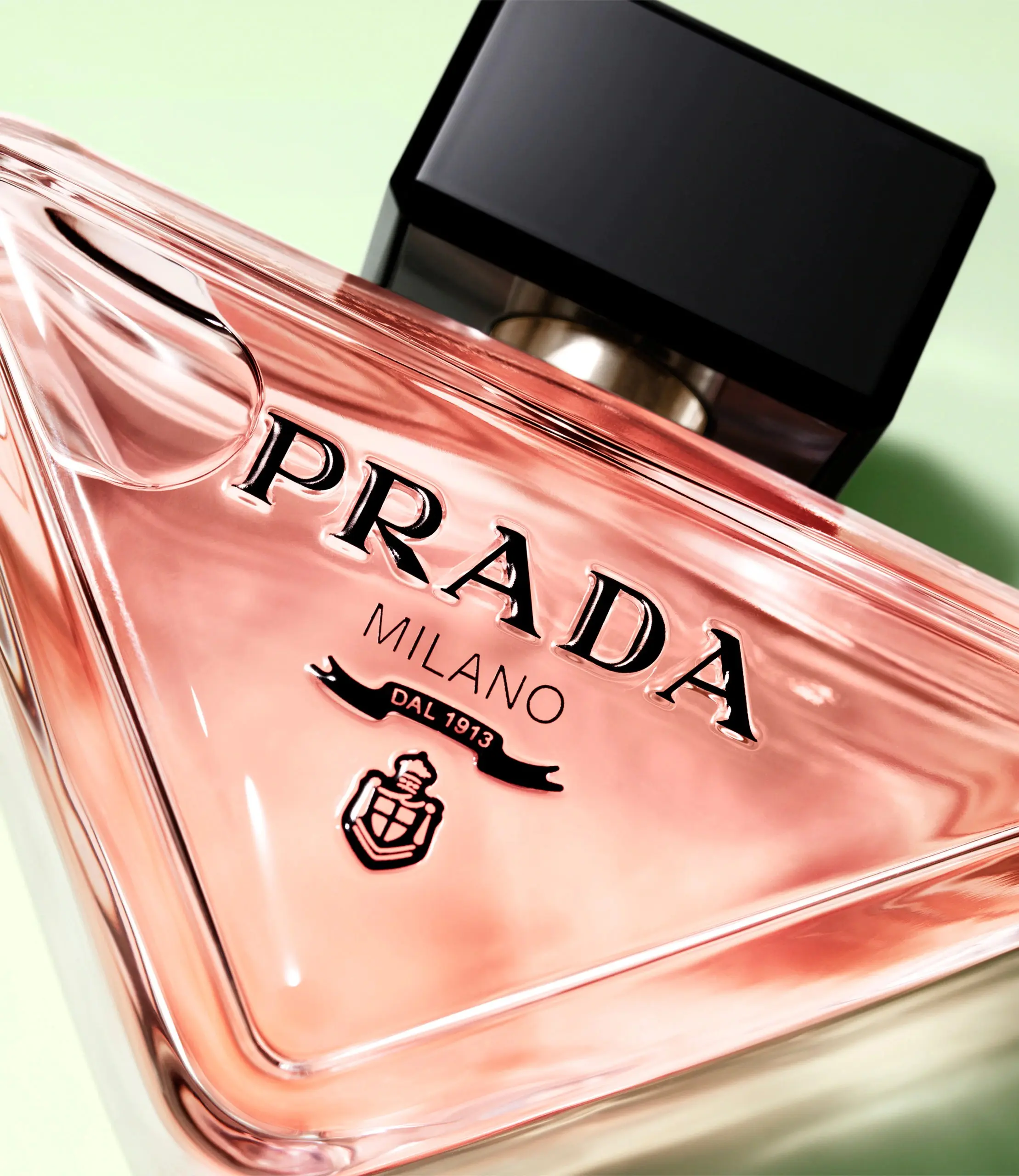 Prada presentó su nuevo perfume junto a Emma Watson — Muy Cosmopolitas