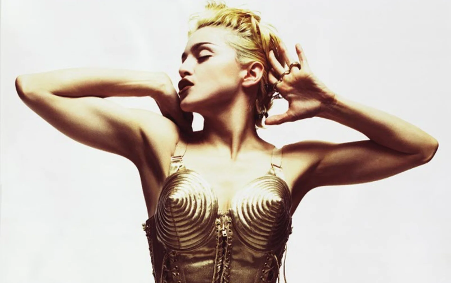 ¿Cuál es la historia y quién diseñó el icónico corset de Madonna?
