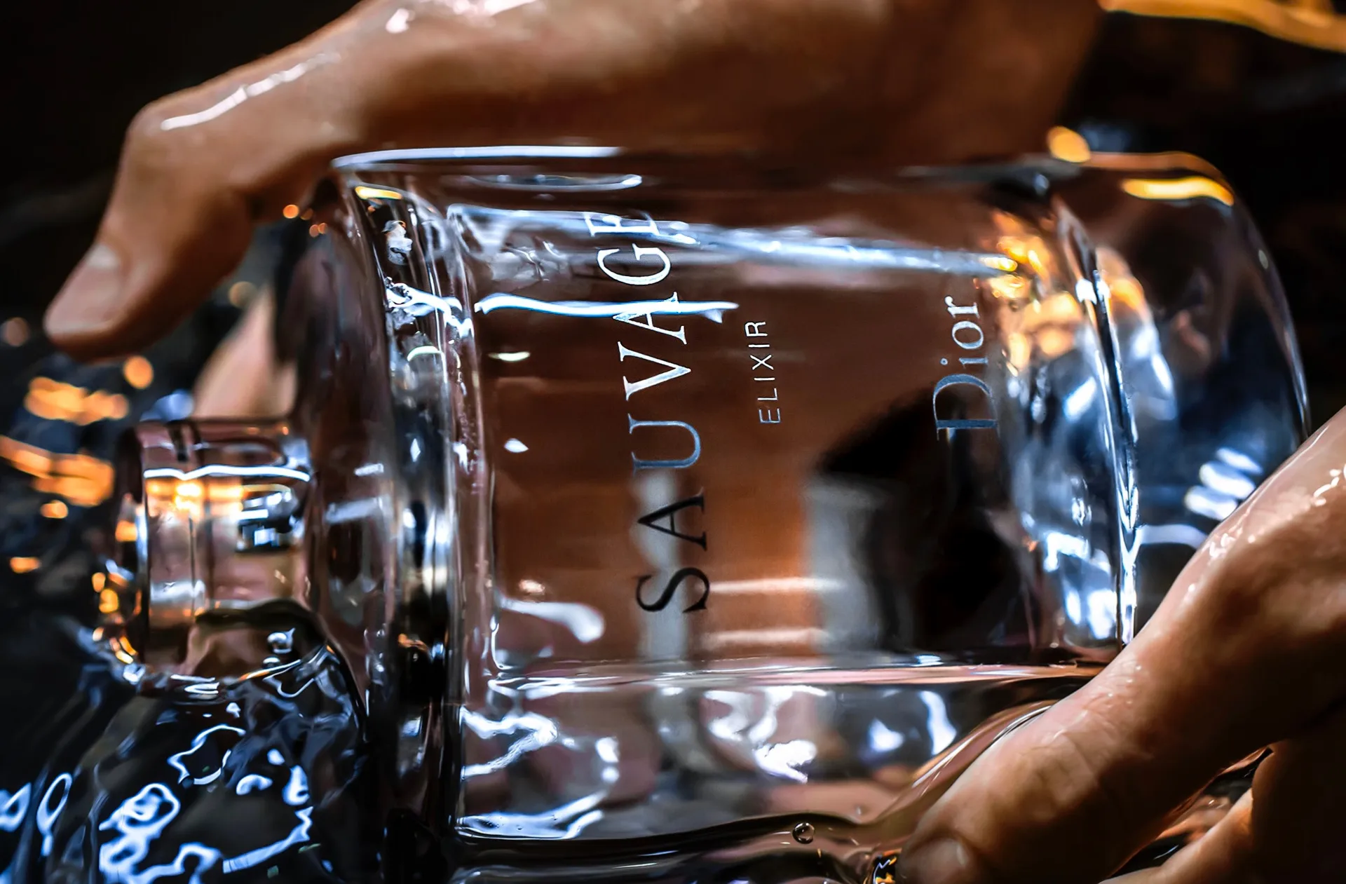 Dior x Baccarat: así es el perfume de lujo Sauvage edición limitada