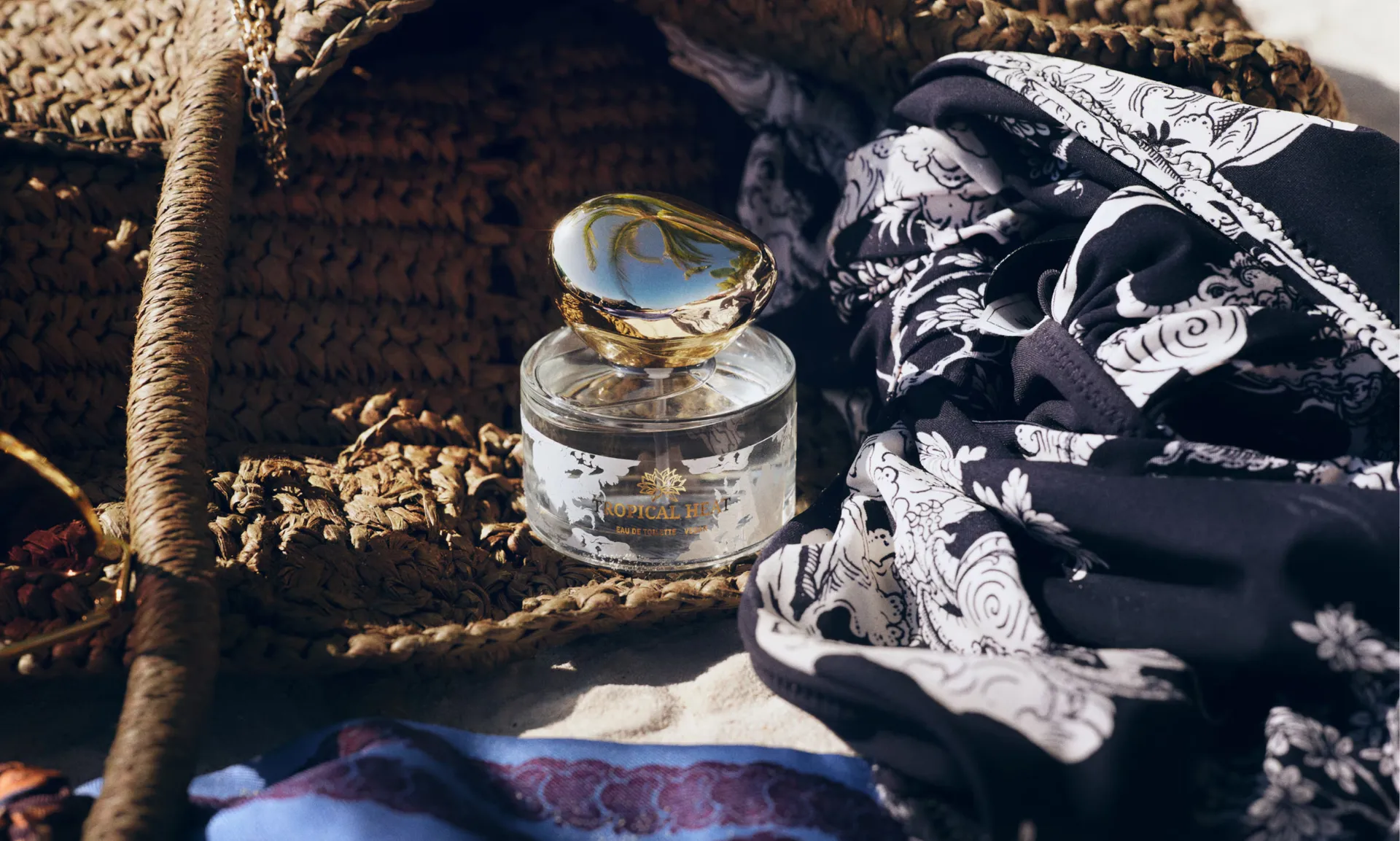 ¿Cómo es y dónde comprar la colección de H&M y The White Lotus, la serie de HBO?