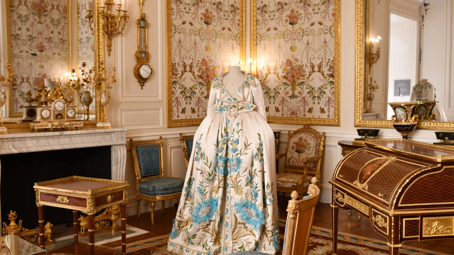 ¿Hasta cuándo se podrá visitar la muestra de moda del museo Louvre en París?