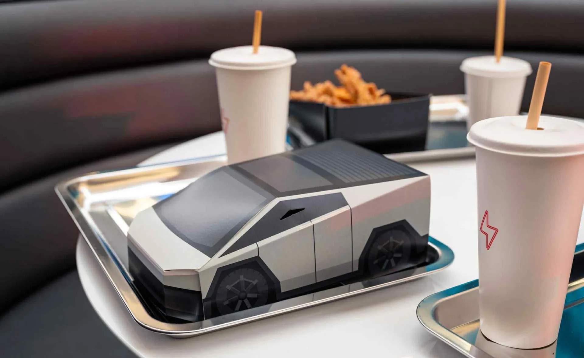 Así es Tesla Diner, un restaurante que fusiona gastronomía y tecnología